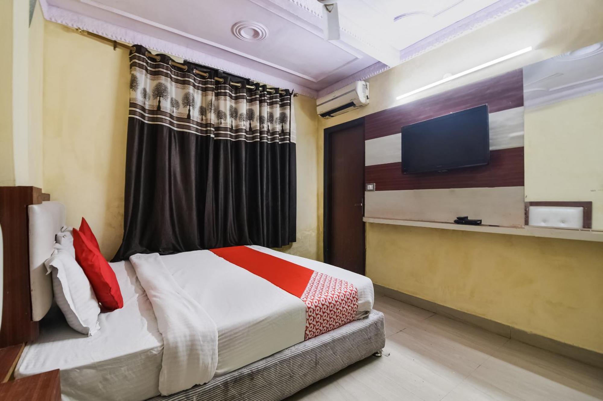 O Parkash Dx Hotel